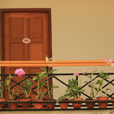 Golden Lotus Inle Hotel Nyaung Shwe Ngoại thất bức ảnh