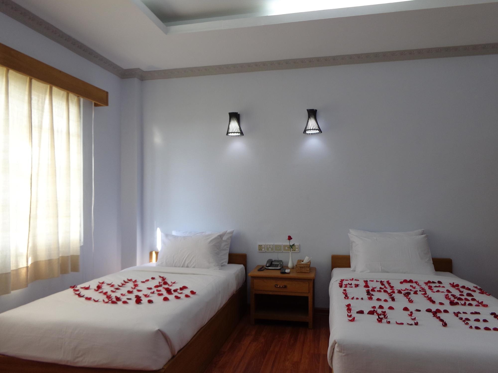 Golden Lotus Inle Hotel Nyaung Shwe Ngoại thất bức ảnh
