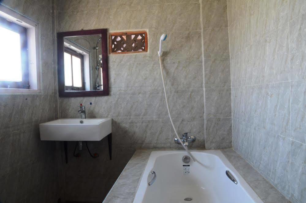Golden Lotus Inle Hotel Nyaung Shwe Ngoại thất bức ảnh